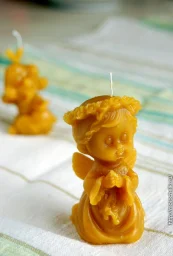 Отливаю фигурные восковые свечи
